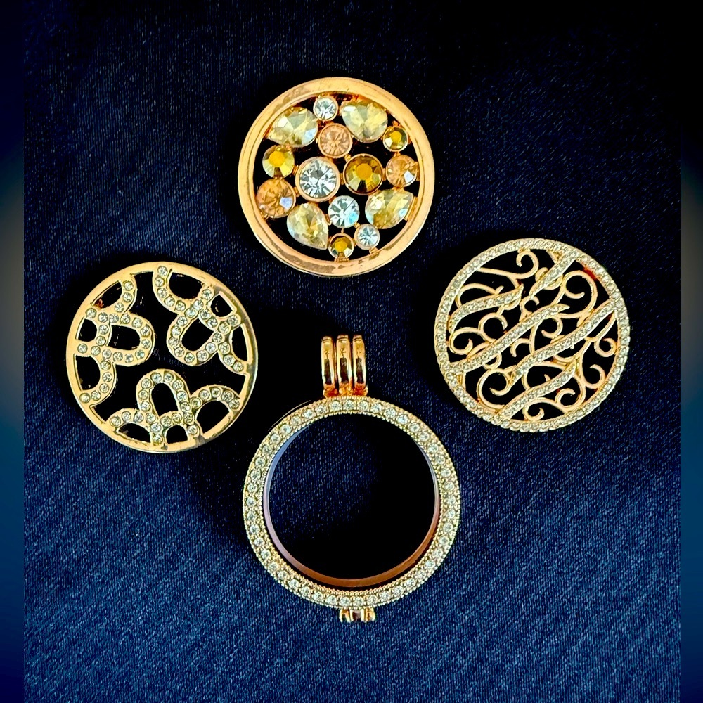 The Coin Collection Pendant Set NWOT